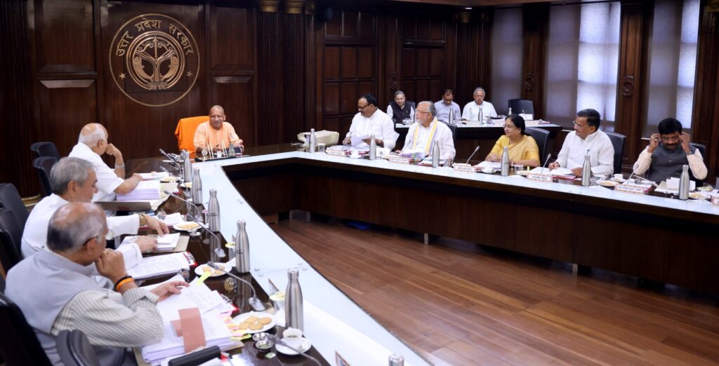 आउट ऑफ स्कूल छात्रों को प्रवेश के साथ ही दिया जाएगा विशेष प्रशिक्षण-सीएम योगी