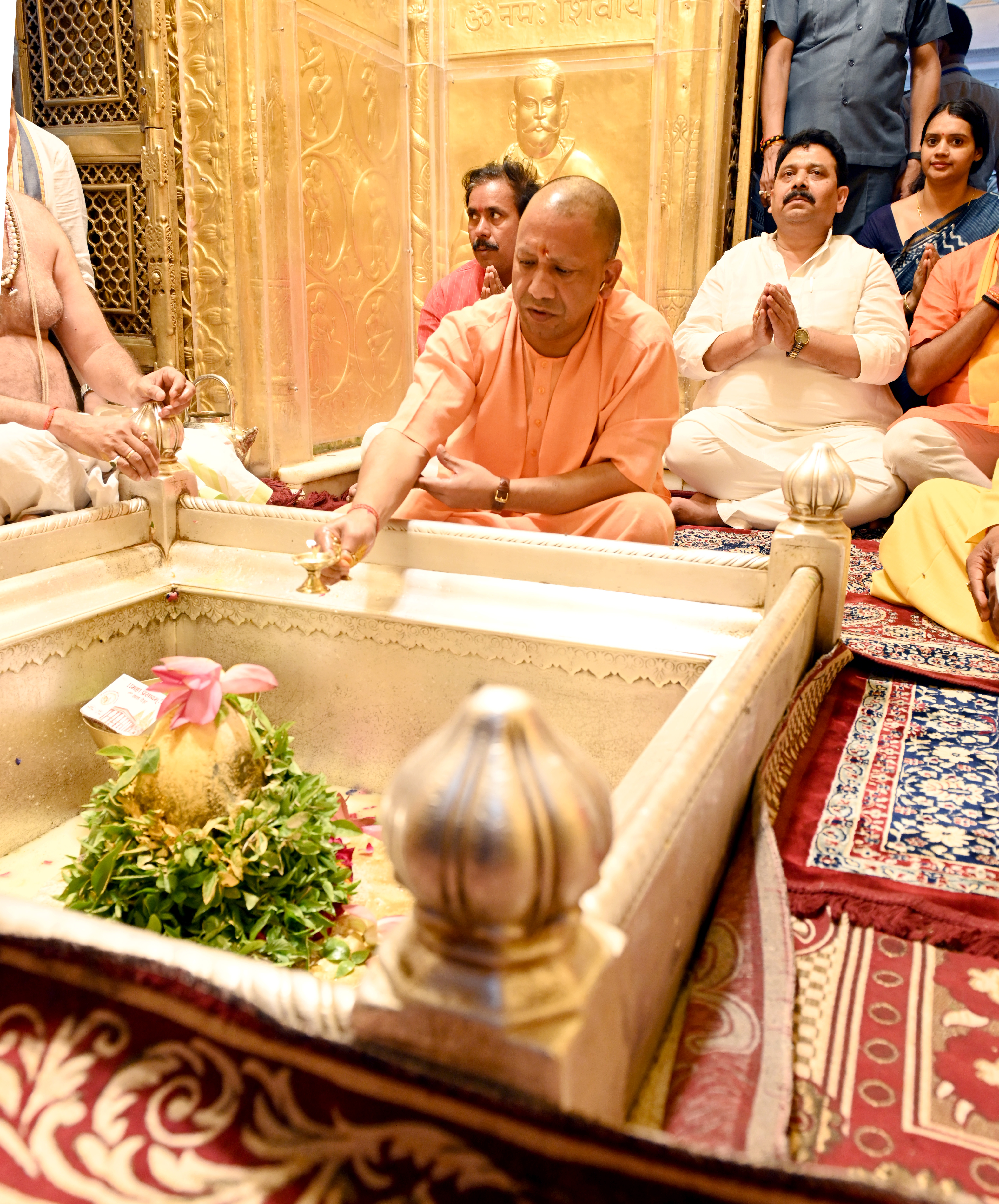 मोदी के गोरखपुर, वाराणसी आगमन से पूर्व योगी ने किया स्थलीय निरीक्षण