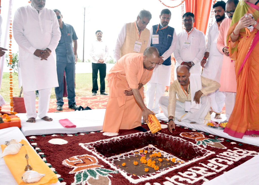 सीएम योगी ने जनपद बिजनौर में 'वृक्षारोपण जन अभियान-2023' का किया शुभारम्भ