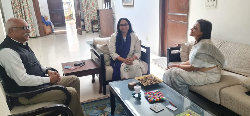 नई दिल्ली: अखण्ड प्राप्त सिंह पूर्व  मुख्य सचिव उप्र० को संस्कृत भारतीन्यास के अध्यक्ष जे पी सिंह ने दी भाव भीनी श्रद्धांजलि