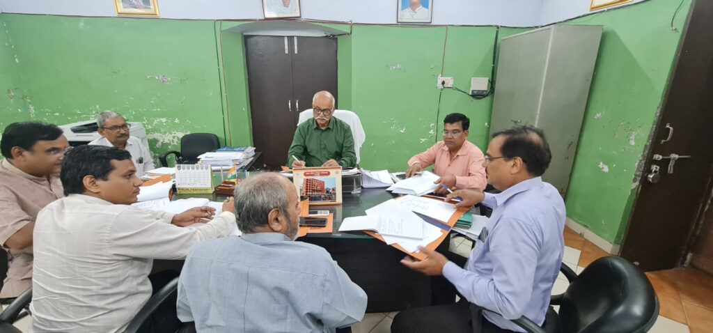 उत्तर प्रदेश माध्यमिक संस्कृत शिक्षा परिषद की बैठक जे पी सिंह की अध्यक्षता मे सम्पन्न