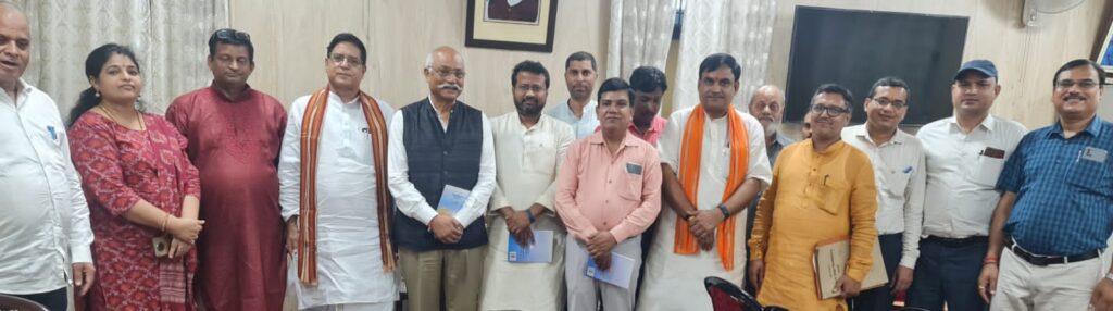 उत्तर प्रदेश माध्यमिक संस्कृत शिक्षा परिषद की बैठक मे नवीन पाठ्यक्रम व डिप्लोमा पाठ्यक्रम के क्रियान्वयन पर सहमति बनी-जे पी सिंह