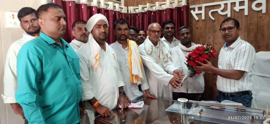 फतेहपुर मंडाव प्रधान संघ ने नवागत डिप्टी कलेक्टर का किया स्वागत