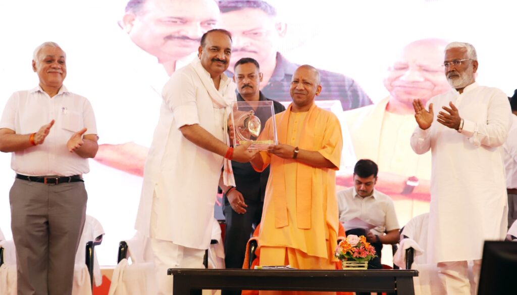 यूपी के आम का इंतजार कर रहे यूरोप के बाजार : सीएम योगी