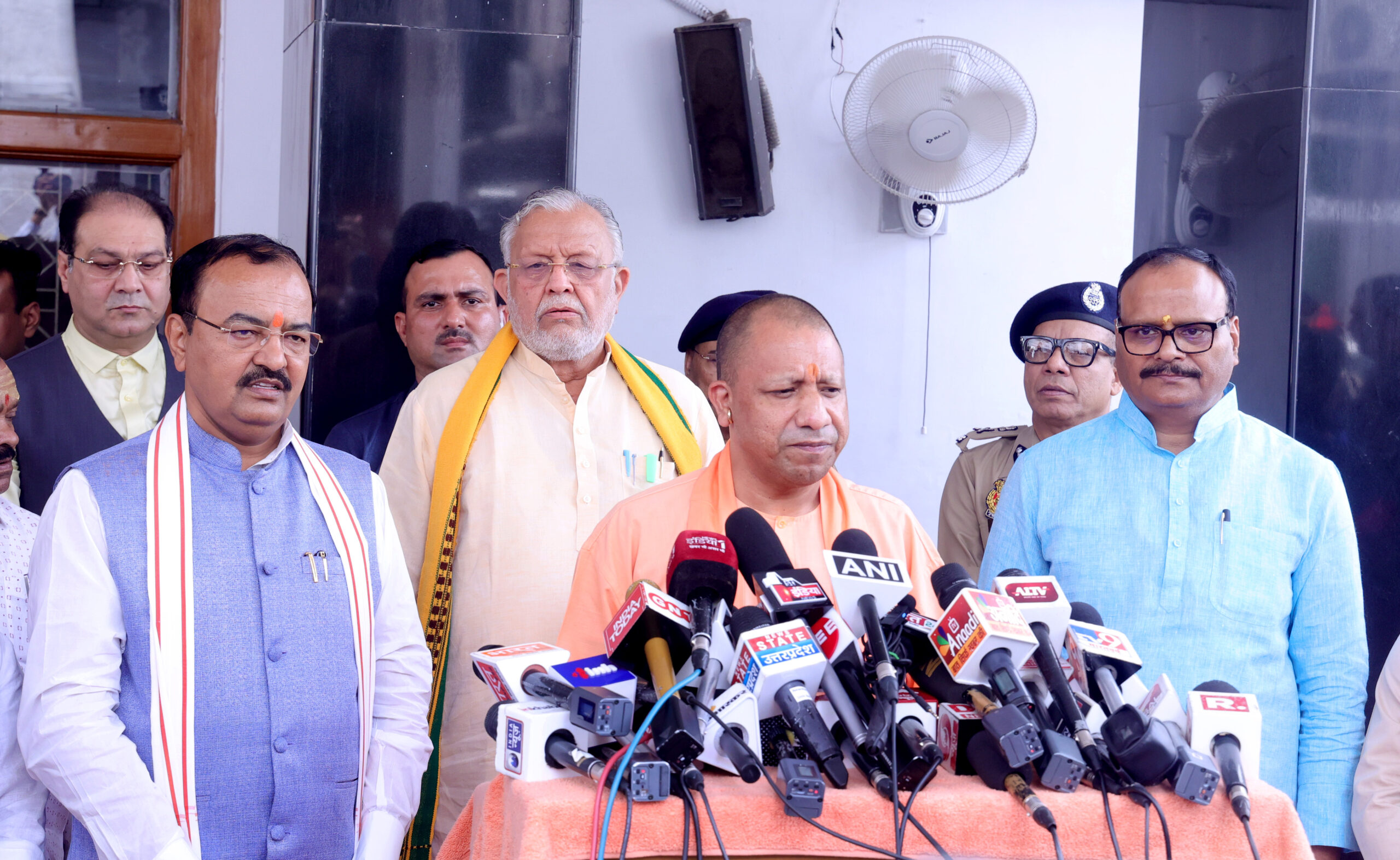 मुख्यमंत्री ने विधान मण्डल सत्र प्रारम्भ होने से पूर्व मीडिया प्रतिनिधियों को किया सम्बोधित