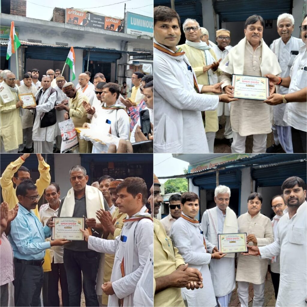 अगस्त क्रांति दिवस पर शहीदों के परिजनों को कांग्रेसी जनों ने किया सम्मानित