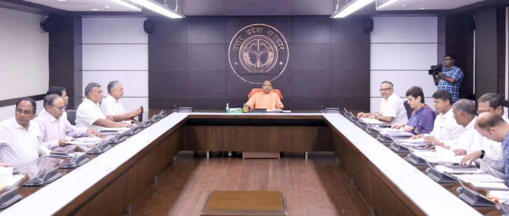 छह माह के अंदर फिल्म सिटी प्रोजेक्ट को धरातल पर उतारें: सीएम योगी