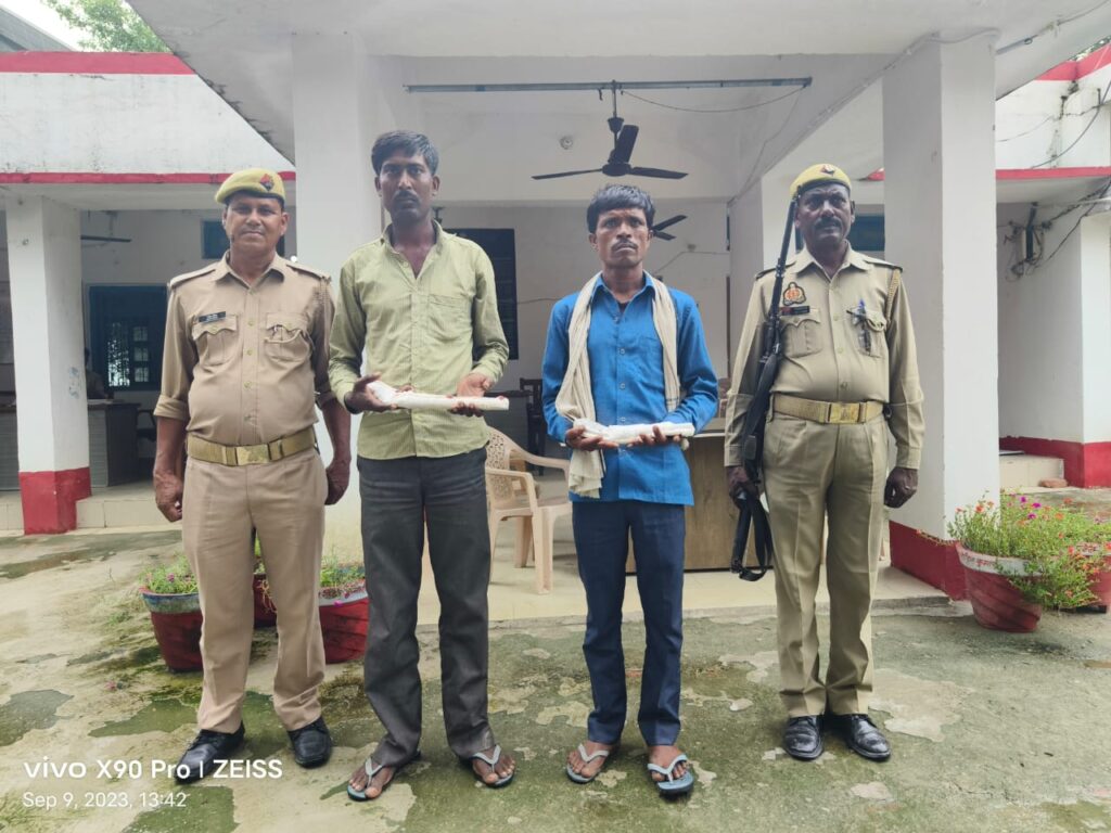 हरदोई थाना मझिला पुलिस द्वारा गैंगस्टर एक्ट से संबंधित 10 10हजार के 02 साबिर इनामी अभिक्तों को अवैध शस्त्रों सहित किया गिरफ्तार