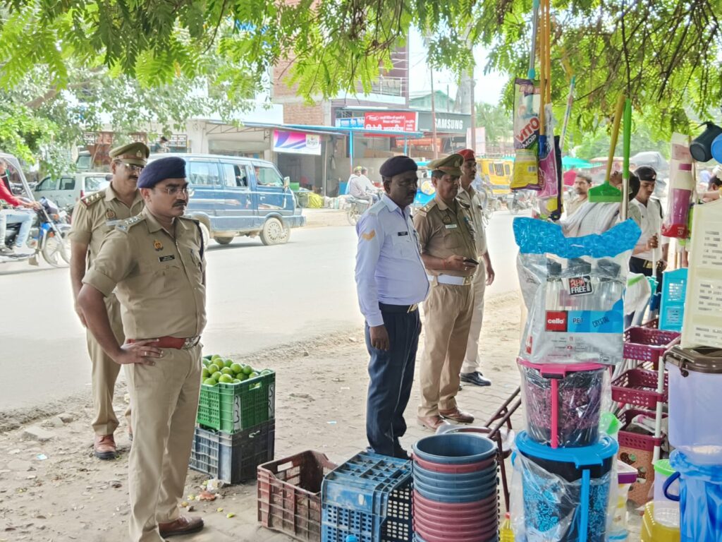 हरदोई यातायात पुलिस ने हो रहे अवैध अतिक्रमण को हटवाया