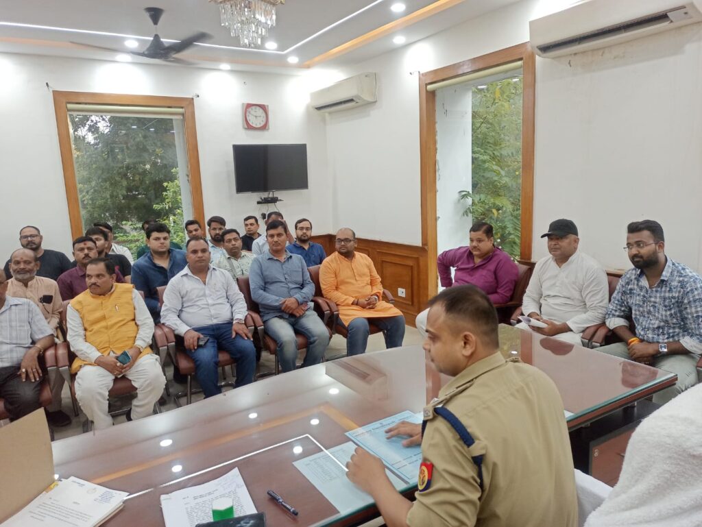 लखनऊ पुलिस कमिश्नरेट द्वारा व्यापारियों को प्रशस्ति पत्र देकर सम्मानित किया गया