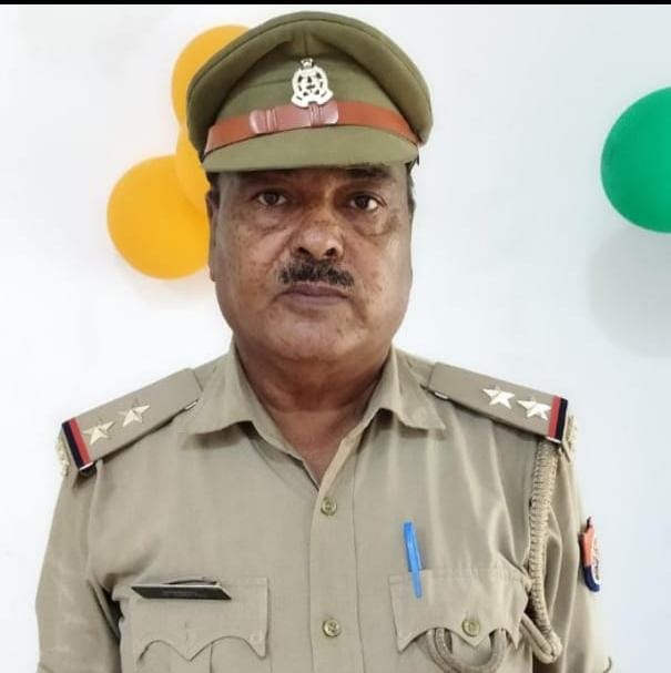 एंटी करप्शन ब्यूरो की टीम ने सोमवार को जनपद हारदोई के हरियावां थाने के दरोगा रामाशीष को रिश्वत लेते रंगेहाथ गिरफ्तार किया