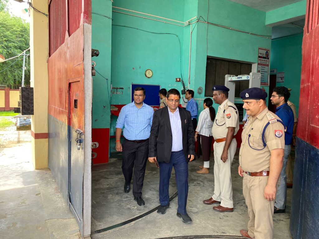 जनपद न्यायाधीश, जिलाधिकारी एवं पुलिस अधीक्षक की संयुक्त टीम ने जिला कारागार का किया आकस्मिक निरीक्षण,