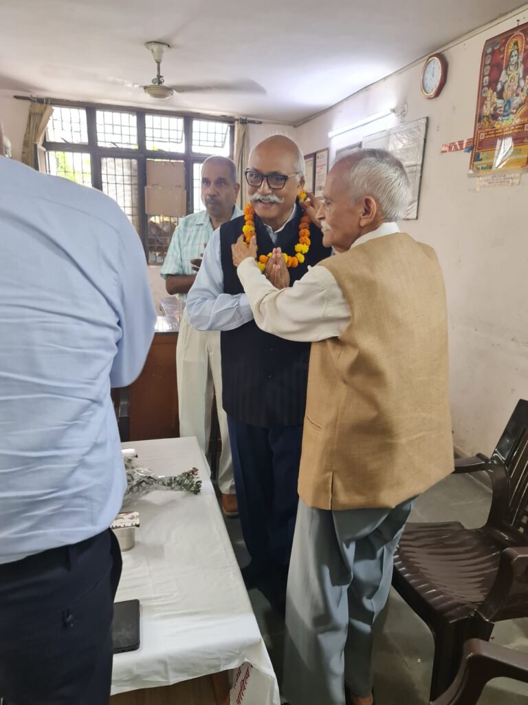 राजधानी लखनऊ में महात्मा गांधी, लाल बहादुर शास्त्री, और के.कामराज की जयंती के अवसर पर मुख्य अतिथि जे पी सिंह का भव्य स्वागत