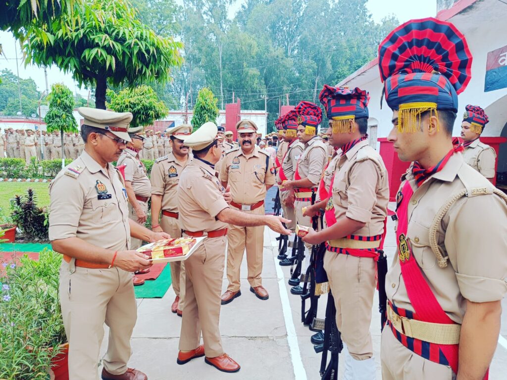 हरदोई पुलिस लाइन में  महात्मा गांधी  एवं पूर्व प्रधानमंत्री लाल बहादुर शास्त्री ज की मनाई गयी जयंती