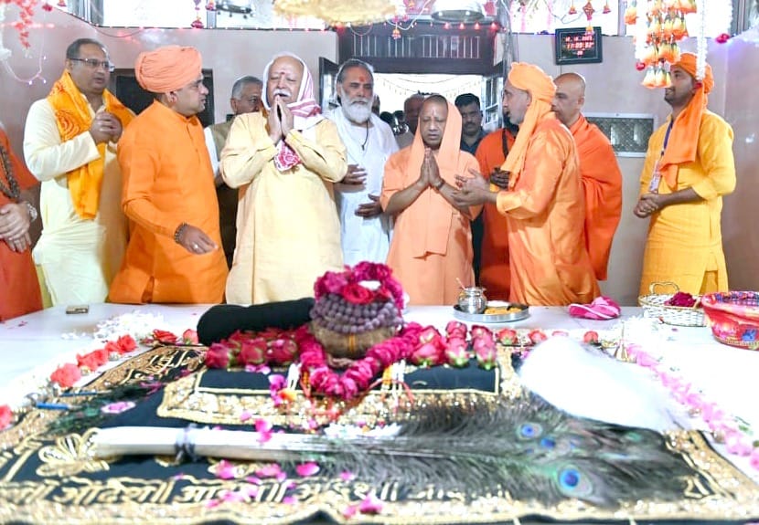 विश्व में शांति की गारंटी है सनातन धर्म : योगी आदित्यनाथ  