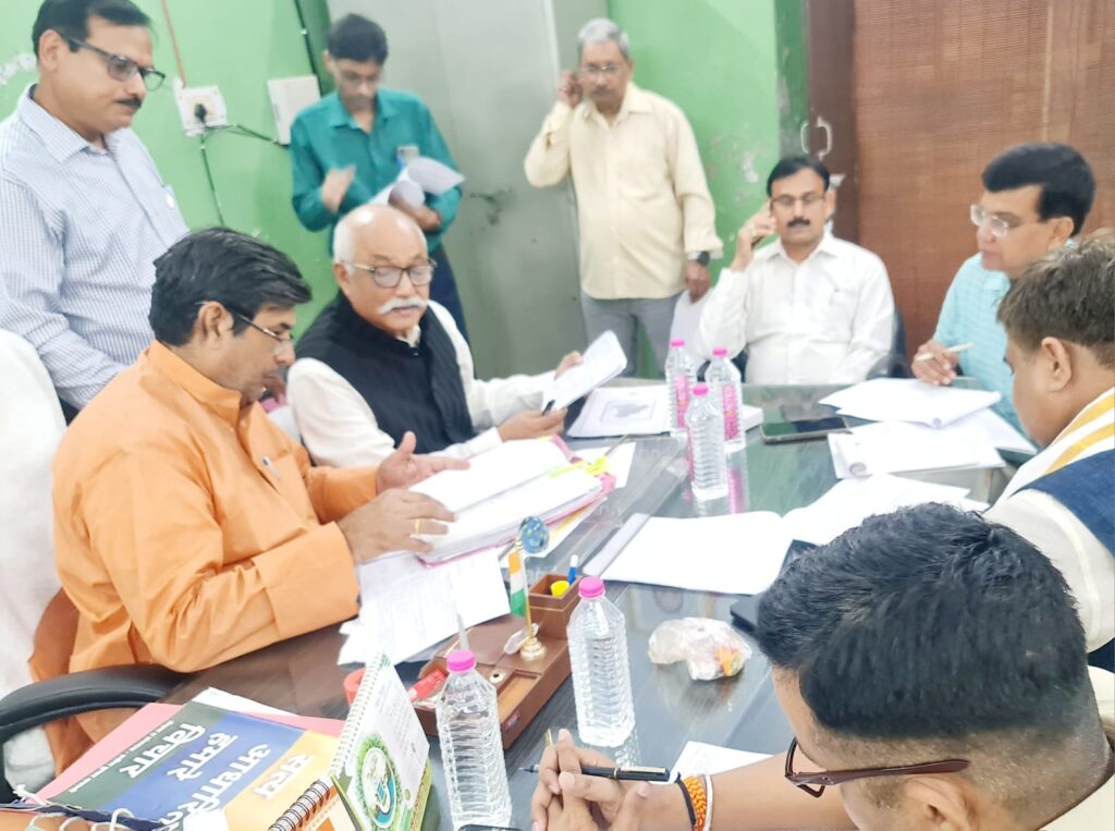 उत्तर प्रदेश माध्यमिक संस्कृत शिक्षा परिषद की डिप्लोमा पाठ्यक्रम व विद्यालय मान्यता हेतू सकारात्मक बैठक सम्पन्न - जे पी सिंह