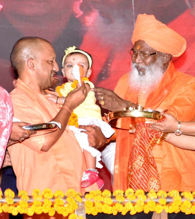 भारत को वैश्विक मानचित्र पर नया सम्मान दिलाने की नई कामना का नाम है 'वैक्सीन वार': सीएम योगी