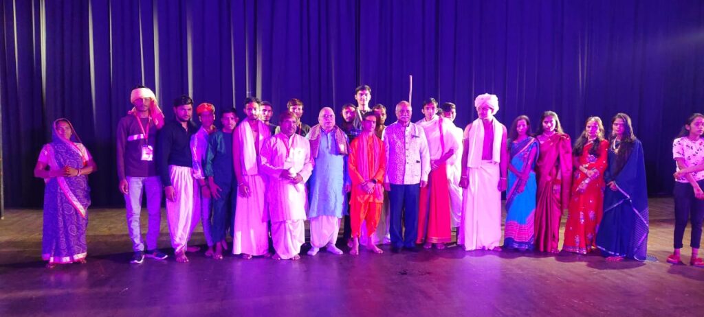 लक्ष्मणपुरी मे सजा भव्य रूपक महोत्सव 2023 का मंच - जितेन्द्र प्रताप सिंह अध्यक्ष संस्कृत भारतीन्यास ने किया उद्घाटन