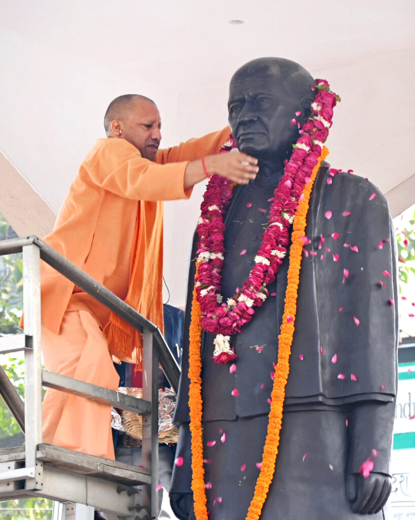 मुख्यमंत्री ने लौह पुरुष सरदार वल्लभभाई पटेल की पुण्यतिथि के अवसर पर उन्हें श्रद्धांजलि अर्पित कर दिया संदेश