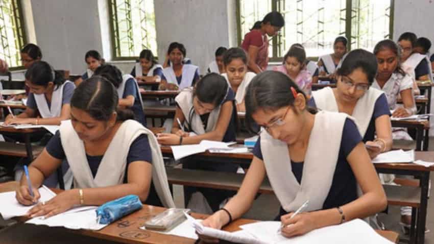 बोर्ड परीक्षा की तैयारीः केंद्र व्यवस्थापकों को मास्टर्स ट्रेनर दे रहे प्रशिक्षण 