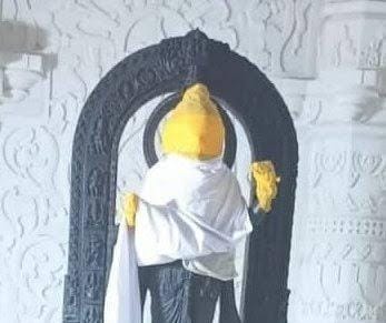 श्रीरामलला हुए 'विराजमान'प्राण प्रतिष्ठा से पूर्व पूरे विधि विधान से श्री विग्रह को निर्धारित स्थान पर किया गया विराजमान