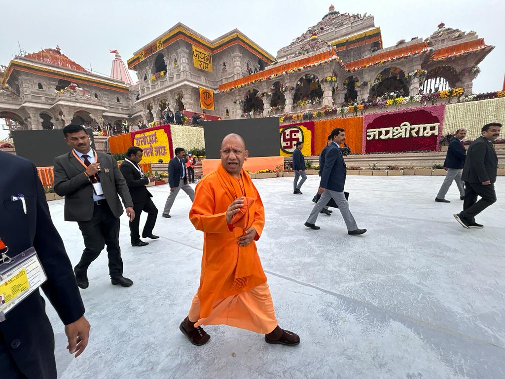 कुशल मेजबान के रूप में नजर आए सीएम योगी 