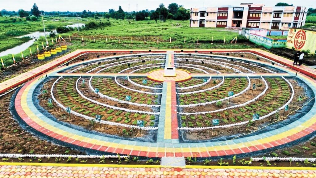 महाराष्ट्र से आए पौधों की खूबसूरती से दिव्यतम नजर आ रहा श्रीराम जन्मभूमि परिसर