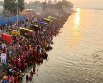 राममय माहौल में सरयू तीरे मकर संक्रांति पर राम नाम संग लगी आस्था की डुबकी 