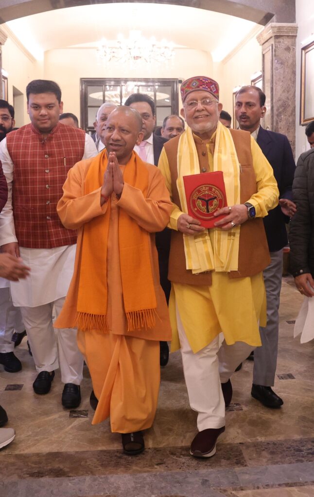 यूपी का बजट 2024-25:रामचरित मानस की चौपाई से की शुरुआत, विपक्ष पर हमले से किया समापन 
