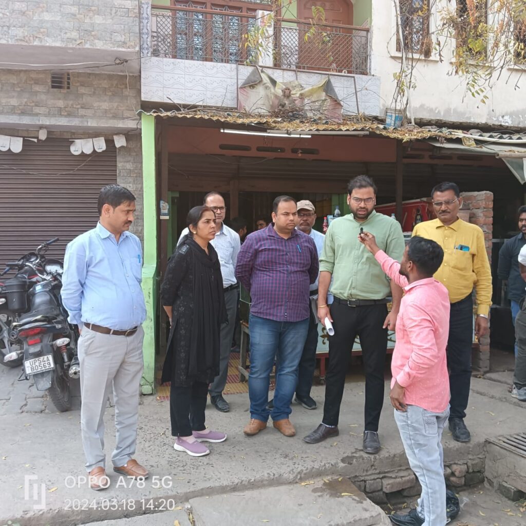 मऊ प्रशासन ने मिलावटखोरों पर कसा शिकंजा, प्रशासनिक कार्रवाई से मिलावटखोरों में खौफ