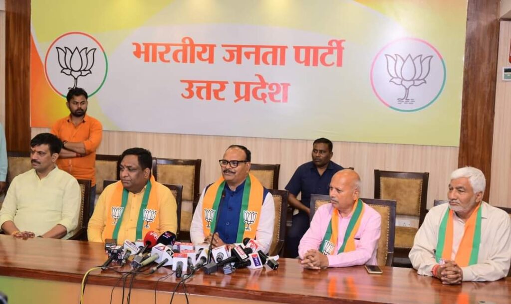 विपक्ष पर बरसे डिप्टी सीएम ब्रजेश पाठक, बोले- गुंडे माफियाओं की “ लुप लुप” होई रही