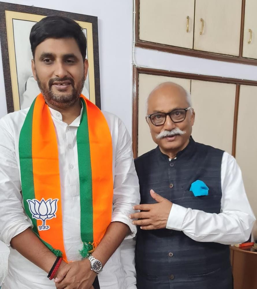 राष्ट्रीय सनातन महासंघ अध्यक्ष ने राजनाथ सिंह को विजय दिलाने संबंधित सौंपा अपने संगठन द्वारा पारित प्रस्ताव