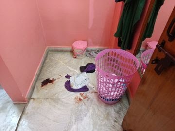 पूर्व IAS OFFICER की पत्नी की हत्या, चेंजिंग रूम में मिला शव, गले में लिपटा था अंगौछा