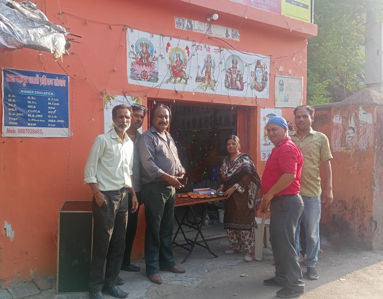 राजधानी लखनऊ में तीसरे भंडारे में दिखा हिंदू मुस्लिम एकता का मनोरम दृश्य