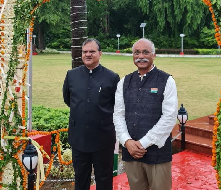 लम्बी प्रतीक्षा के उपरांत उत्तर प्रदेश को मिला स्थाई मुख्य सचिव—मनोज कुमार सिंह