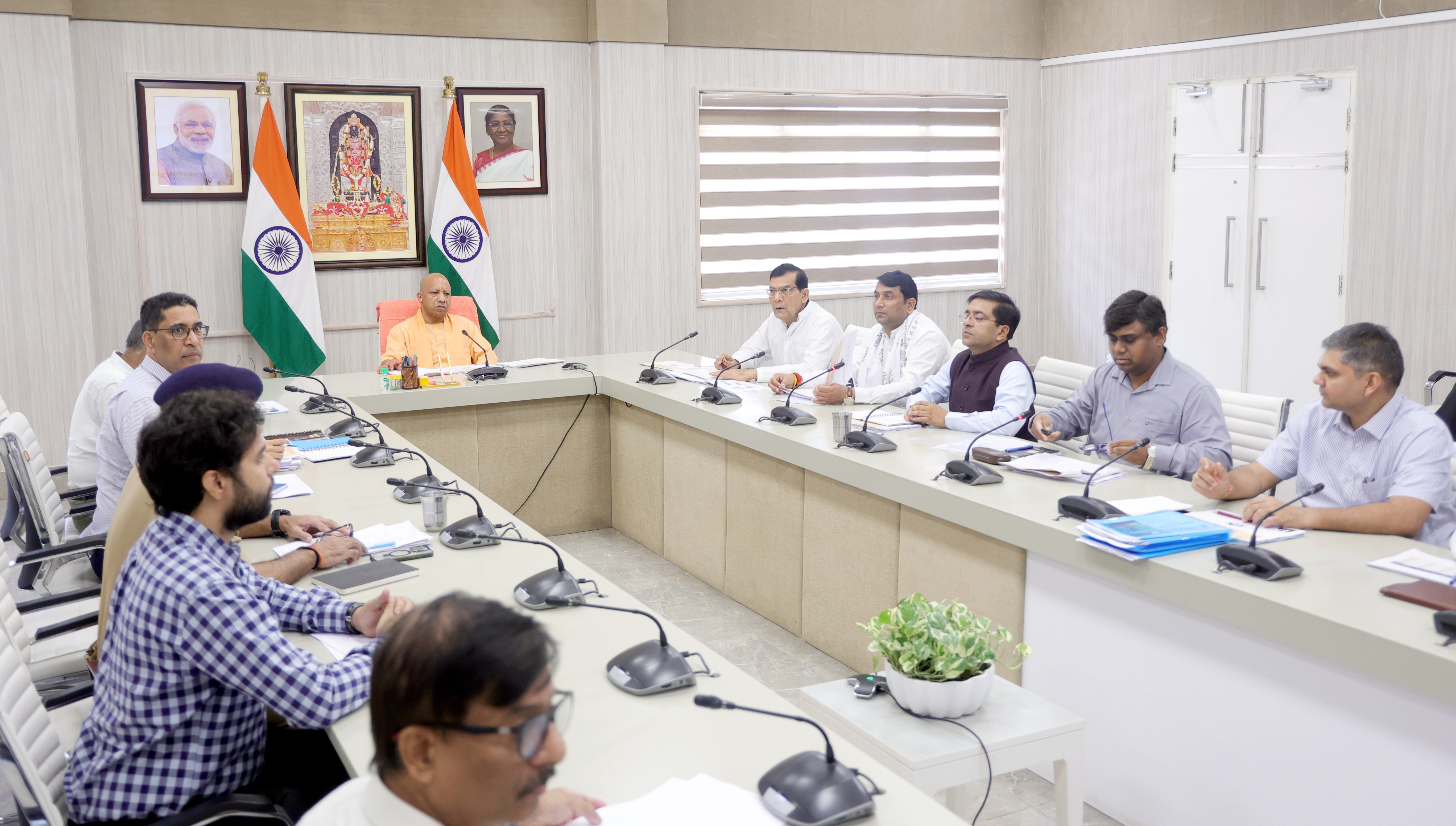 मुख्यमंत्री योगी आदित्यनाथ ने बिजली आपूर्ति की समीक्षा की, दिए महत्वपूर्ण निर्देश