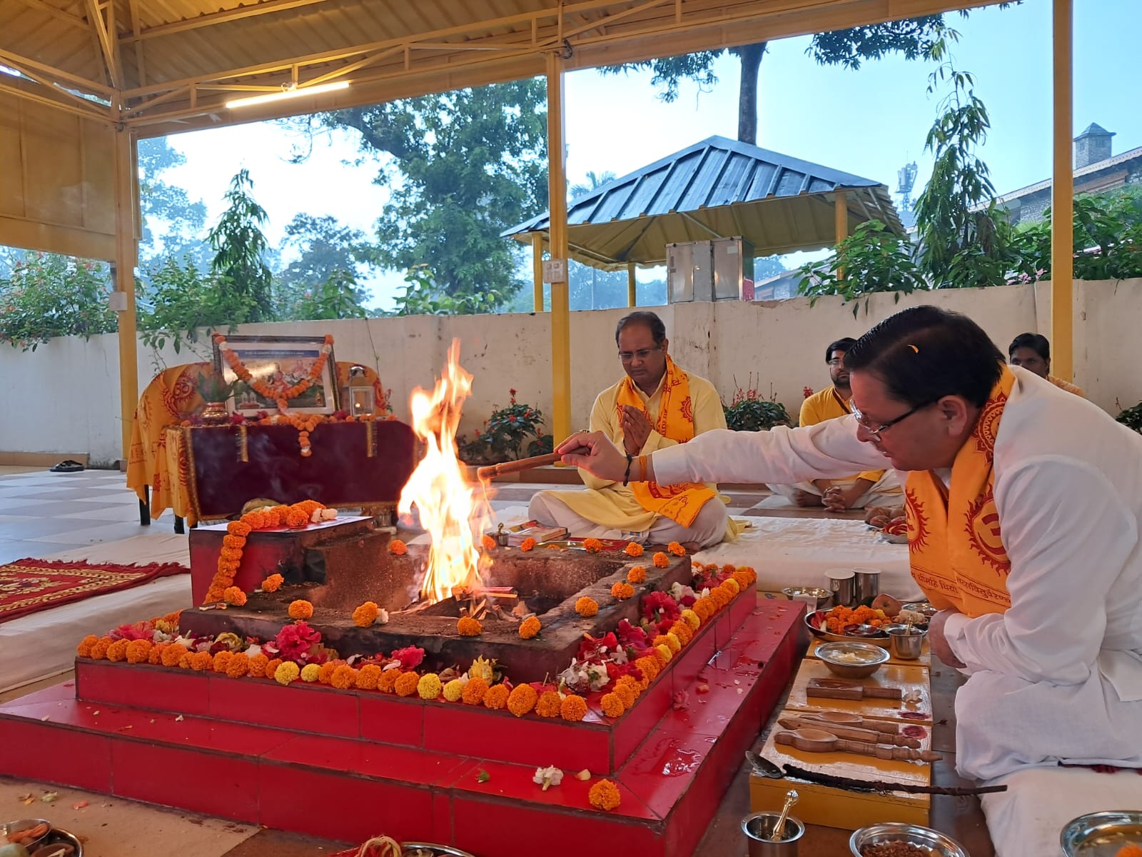 मुख्यमंत्री आवास में गायत्री यज्ञ: विश्व-शांति और मानव कल्याण दिया संदेश