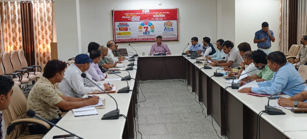 जिलाधिकारी की अध्यक्षता में विशेष संचारी रोग नियंत्रण एवं दस्तक अभियान पर समीक्षा बैठक संपन्न