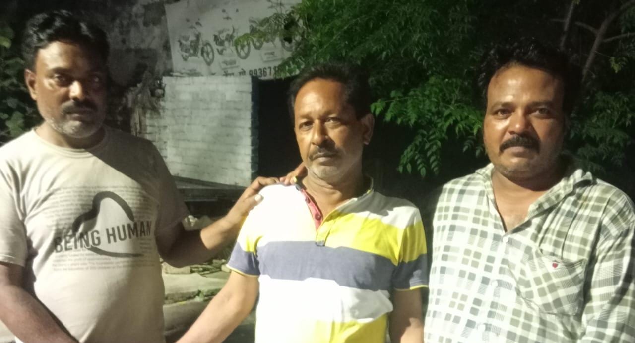 क्षेत्रीय समाज सेवक को स्थानीय लोगों ने दी बधाई