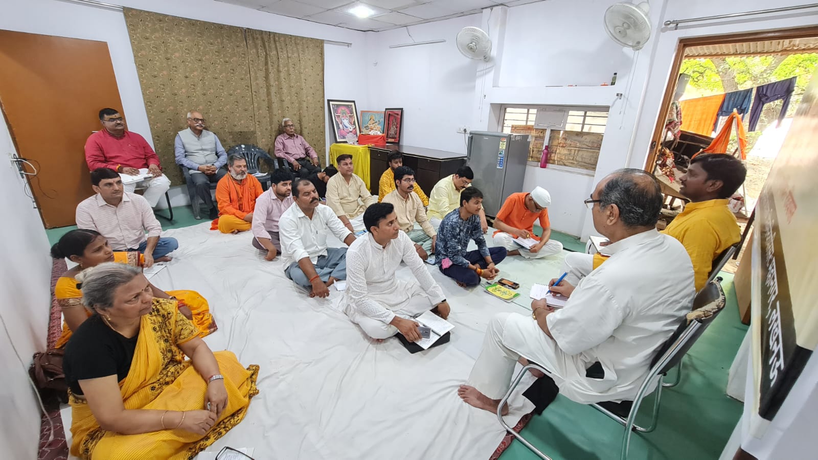 संस्कृतभारती अवधप्रान्त की समीक्षा गौष्ठी: संगठनात्मक निर्णयों पर महत्वपूर्ण चर्चा