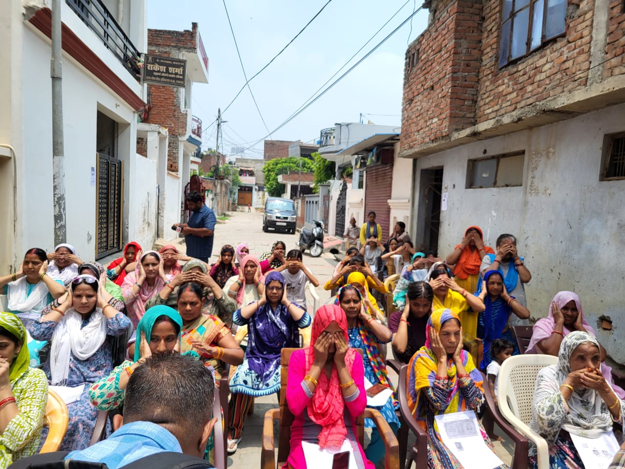 लखनऊ में घर उजाड़ने की पीड़ा: क्या विकास के नाम पर मानवता भूल गई सरकार?