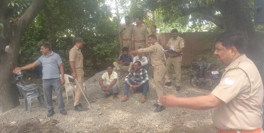 आबकारी विभाग का सरोजनीनगर में बड़ा छापा, भारी मात्रा में अवैध स्पिरिट बरामद