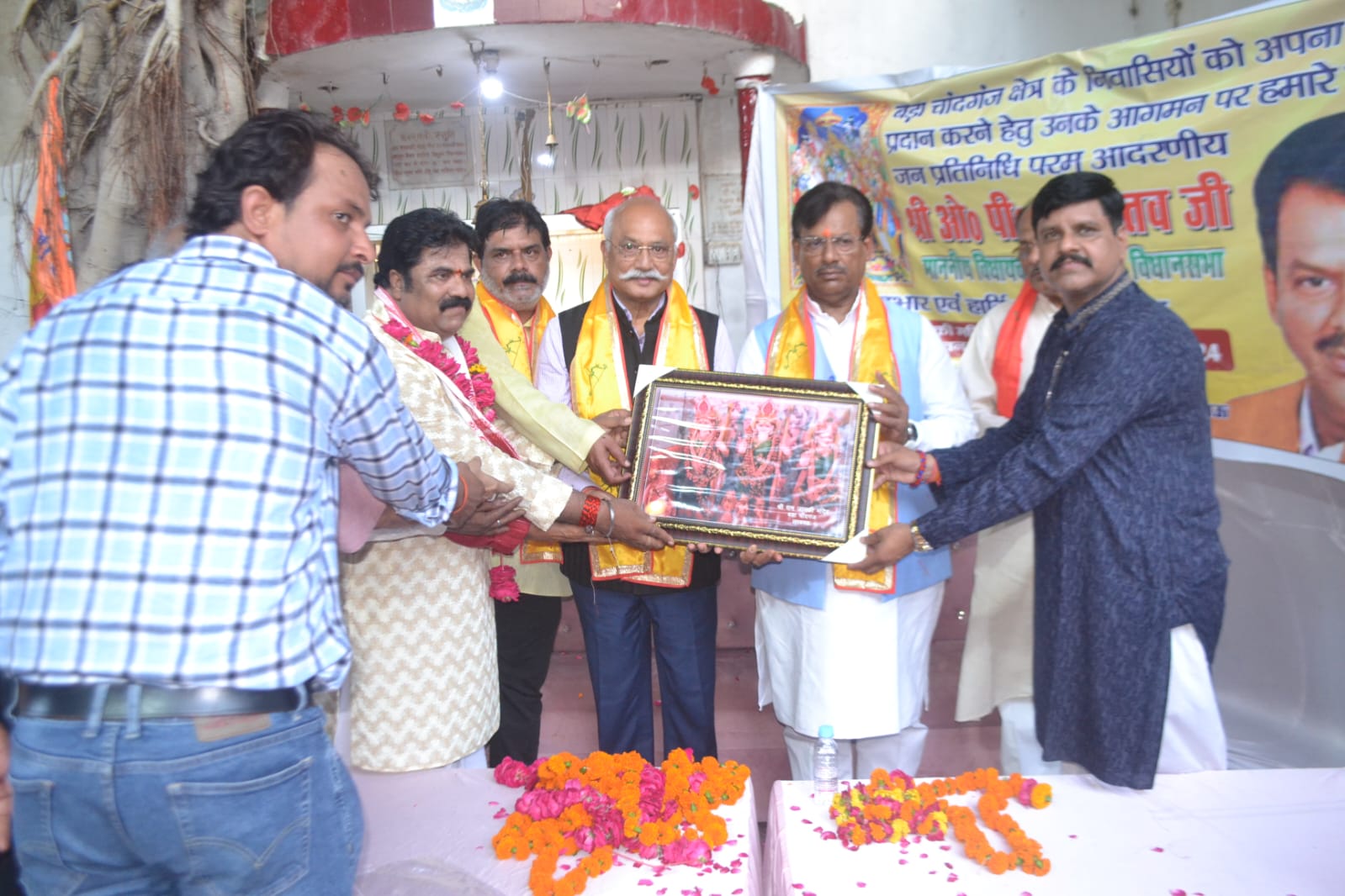रामजानकी मंदिर में नवनिर्वाचित विधायक ओमप्रकाश श्रीवास्तव का अभिनन्दन