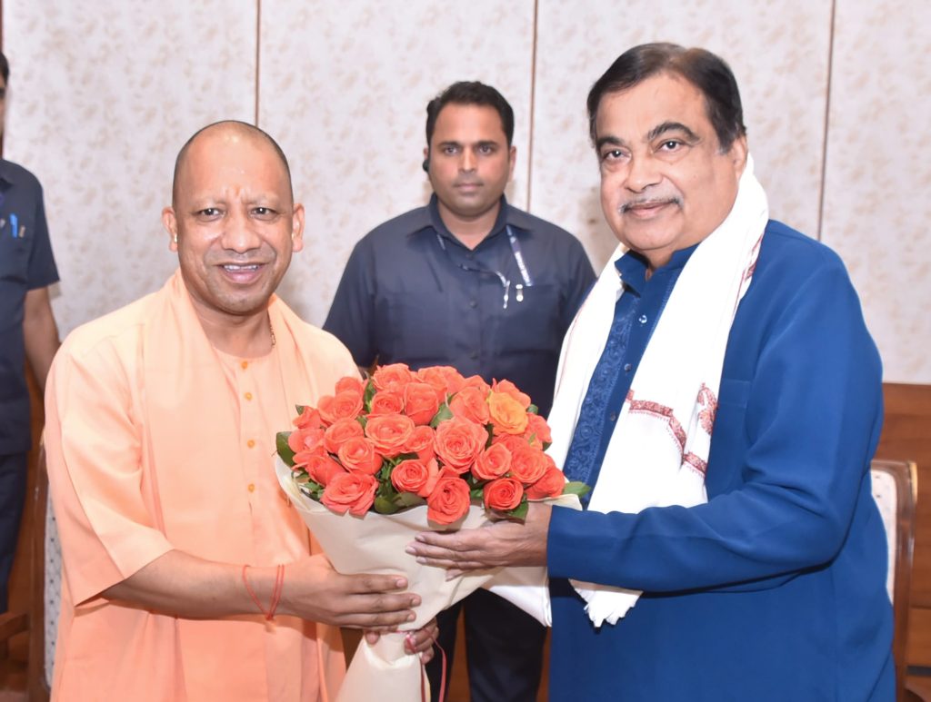 मुख्यमंत्री ने राष्ट्रीय राजमार्ग परियोजनाओं की समीक्षा बैठक में की भागीदारी