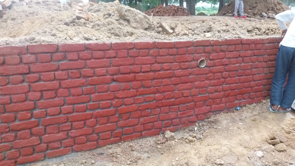 पुरानी ईंट से पुलिया का तेजी से निर्माण: जेई का बड़ा फंडा