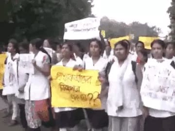 डॉक्टर हत्याकांड: पोस्टमार्टम में चौंकाने वाले खुलासे,  छात्रों का प्रदर्शन