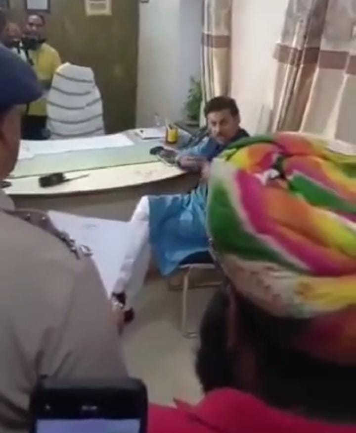 "मंत्री हर्षवर्धन की तत्परता: जयपुर थाने पहुंचकर पुलिस अधिकारियों को लगाई फटकार"