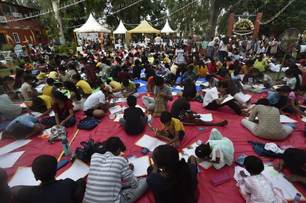 विदिशा ट्रस्ट ने वाइब्रेंट विदिशा के अंतर्गत 16 वर्ष तक के बच्चों के लिए किया चित्रकला प्रतियोगिता