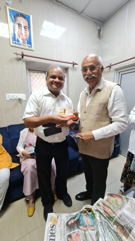 संस्कृतभारती अवधप्रान्त ने भाऊराव देवरस चिकित्सालय में वरिष्ठ चिकित्सकों के साथ आयोजित की संस्कृत गोष्ठी