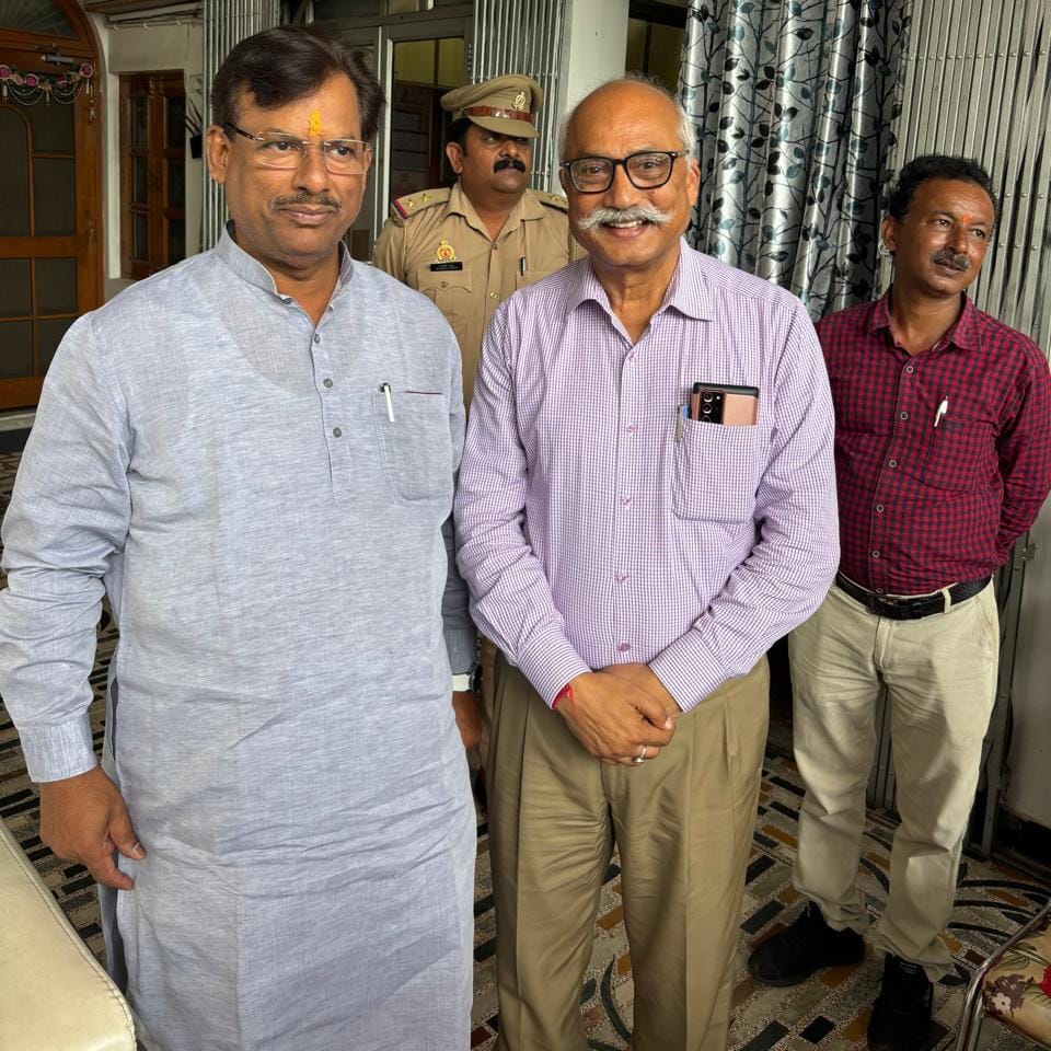 राष्ट्रीय सनातन महासंघ के अध्यक्ष जितेंद्र प्रताप सिंह ने विधायक ओमप्रकाश श्रीवास्तव से की शिष्टाचार भेंट